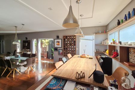 Casa à venda com 420m², 4 quartos e 3 vagas Casa à venda com 420m², 4 quartos e 3 vagasCozinha