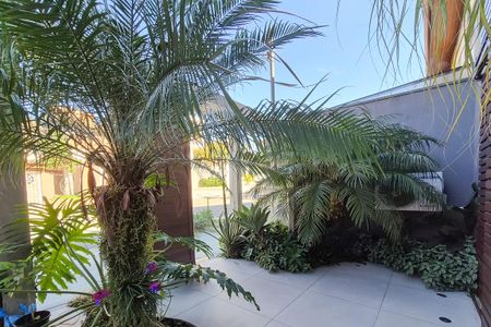 Casa à venda com 420m², 4 quartos e 3 vagas Casa à venda com 420m², 4 quartos e 3 vagasGaragem