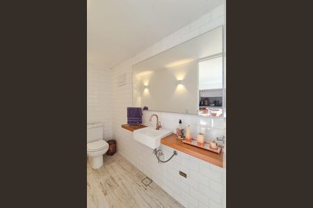 Casa à venda com 420m², 4 quartos e 3 vagas Casa à venda com 420m², 4 quartos e 3 vagasÁrea gourmet - banheiro