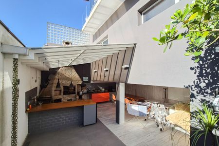 Casa à venda com 420m², 4 quartos e 3 vagas Casa à venda com 420m², 4 quartos e 3 vagasárea go