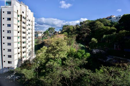 Apartamento à venda com 98m², 3 quartos e 1 vagaQuarto 2 - Janela Vista