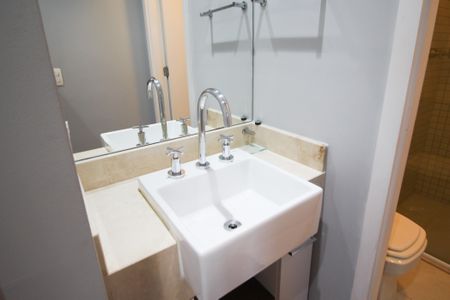 Apartamento para alugar com 60m², 2 quartos e 2 vagas Apartamento para alugar com 60m², 2 quartos e 2 vagasBanheiro