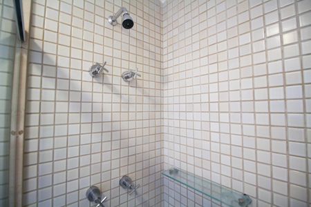 Apartamento para alugar com 60m², 2 quartos e 2 vagas Apartamento para alugar com 60m², 2 quartos e 2 vagasBanheiro