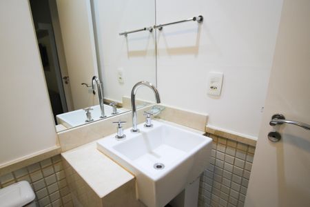 Apartamento para alugar com 60m², 2 quartos e 2 vagas Apartamento para alugar com 60m², 2 quartos e 2 vagasBanheiro da Suíte