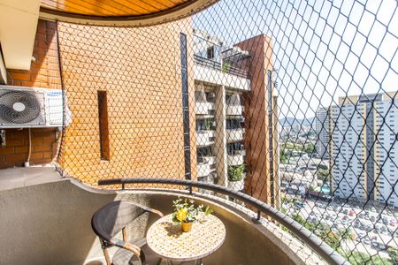 Apartamento à venda com 55m², 1 quarto e 1 vaga Apartamento à venda com 55m², 1 quarto e 1 vagaVaranda