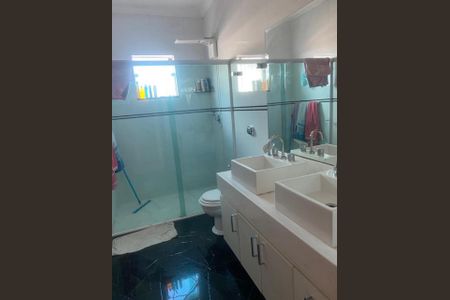 Casa à venda com 192m², 3 quartos e 3 vagasWC C/ BOX