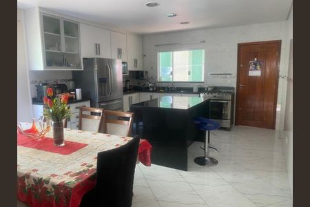 Casa à venda com 192m², 3 quartos e 3 vagasCOZINHA