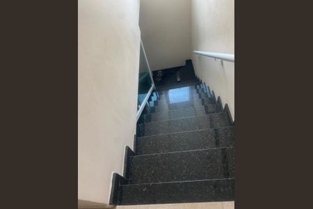 Casa à venda com 192m², 3 quartos e 3 vagasESCADA INTERNA