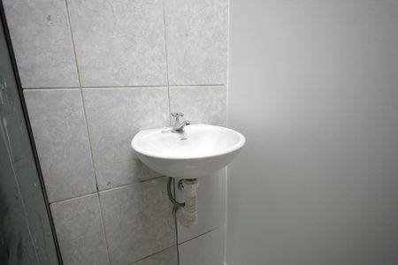 Banheiro de apartamento para alugar com 1 quarto, 14m² em Campestre, Santo André