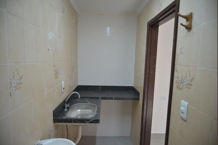 Banheiro de kitnet/studio para alugar com 1 quarto, 12m² em Campestre, Santo André