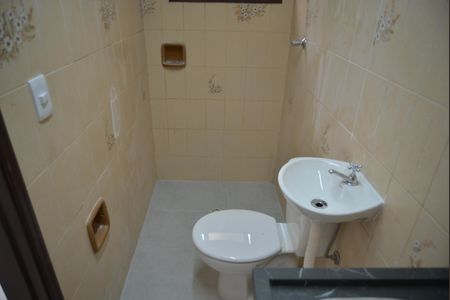 Banheiro de kitnet/studio para alugar com 1 quarto, 12m² em Campestre, Santo André