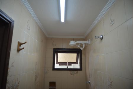 Banheiro de kitnet/studio para alugar com 1 quarto, 12m² em Campestre, Santo André