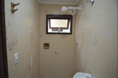 Banheiro de kitnet/studio para alugar com 1 quarto, 12m² em Campestre, Santo André