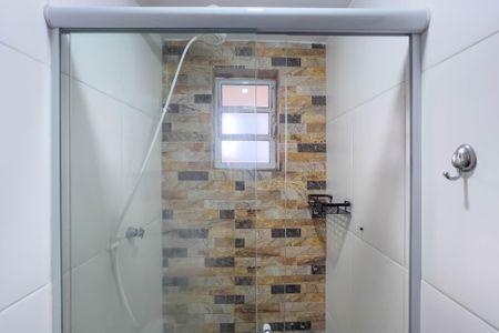 Banheiro de kitnet/studio para alugar com 1 quarto, 28m² em Bosque da Saúde, São Paulo