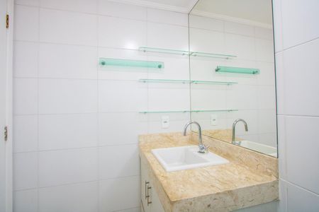 Apartamento à venda com 60m², 2 quartos e 2 vagas Apartamento à venda com 60m², 2 quartos e 2 vagasBanheiro do quarto 1