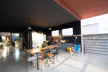 Casa de condomínio para alugar com 185m², 3 quartos e 4 vagas