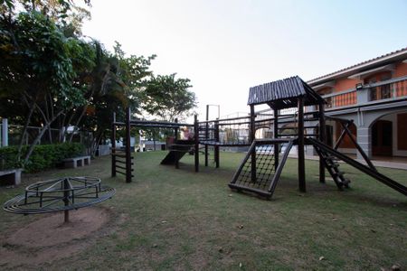 Casa de condomínio para alugar com 185m², 3 quartos e 4 vagas