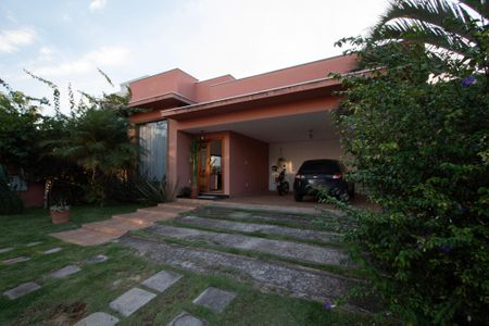 Casa de condomínio para alugar com 185m², 3 quartos e 4 vagas