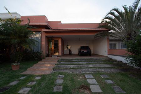 Casa de condomínio para alugar com 185m², 3 quartos e 4 vagas