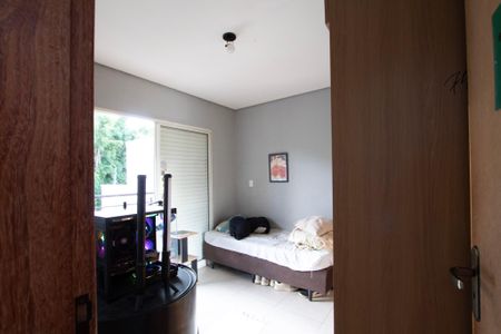 Casa de condomínio para alugar com 185m², 3 quartos e 4 vagas