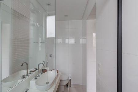 Apartamento para alugar com 89m², 2 quartos e 1 vaga Apartamento para alugar com 89m², 2 quartos e 1 vagaBanheiro da Suíte 1