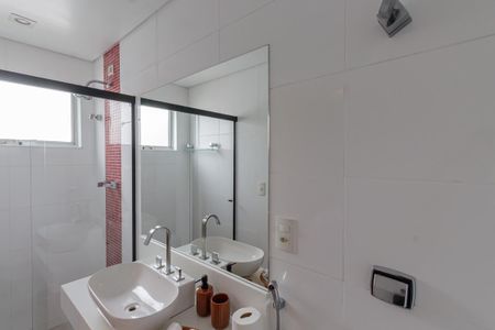 Banheiro da Suíte 1 de apartamento para alugar com 2 quartos, 89m² em Indianópolis, São Paulo