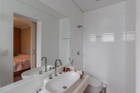 Apartamento para alugar com 89m², 2 quartos e 1 vaga Apartamento para alugar com 89m², 2 quartos e 1 vagaBanheiro da Suíte 1