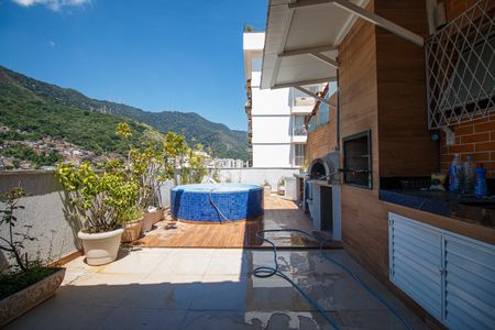 Apartamento à venda com 200m², 3 quartos e 3 vagasCobertura