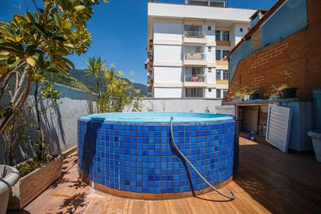Apartamento à venda com 200m², 3 quartos e 3 vagasCobertura Piscina