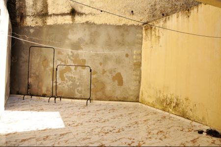 Casa para alugar com 150m², 2 quartos e 2 vagasDetalhe - Quintal e Área de Serviço