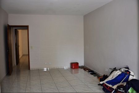 Casa para alugar com 150m², 2 quartos e 2 vagasDetalhe - Quarto 01 com Suíte e Varanda