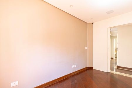 Apartamento para alugar com 200m², 3 quartos e 5 vagas Apartamento para alugar com 200m², 3 quartos e 5 vagasSala de TV