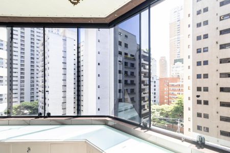 Apartamento para alugar com 200m², 3 quartos e 5 vagas Apartamento para alugar com 200m², 3 quartos e 5 vagasVaranda da Suíte 1