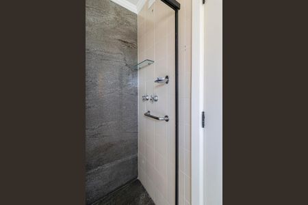 Apartamento para alugar com 200m², 3 quartos e 5 vagas Apartamento para alugar com 200m², 3 quartos e 5 vagasBanheiro da Suíte 2