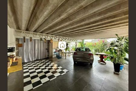 Casa à venda com 220m², 3 quartos e 4 vagasFoto 02