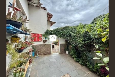 Casa à venda com 220m², 3 quartos e 4 vagasFoto 03