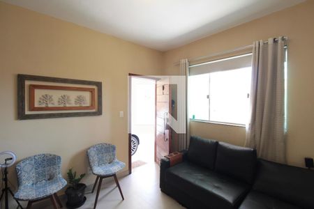 Sala de casa para alugar com 3 quartos, 200m² em Planalto, Belo Horizonte