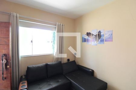 Sala de casa para alugar com 3 quartos, 200m² em Planalto, Belo Horizonte