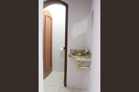 Casa à venda com 278m², 5 quartos e 3 vagasLavabo da cozinha