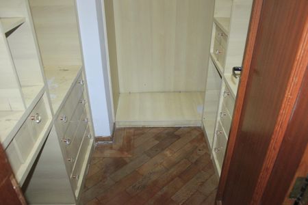 Casa à venda com 278m², 5 quartos e 3 vagasCloset