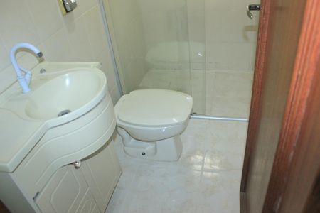 Casa à venda com 278m², 5 quartos e 3 vagasBanheiro social