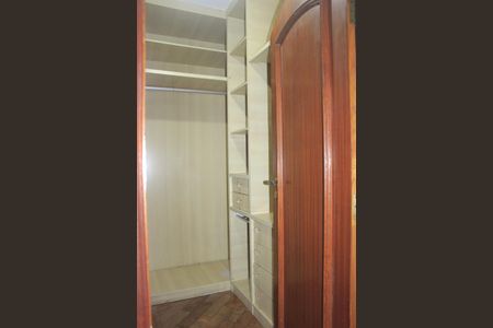 Casa à venda com 278m², 5 quartos e 3 vagasCloset