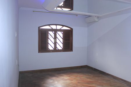 Casa à venda com 278m², 5 quartos e 3 vagasSuíte