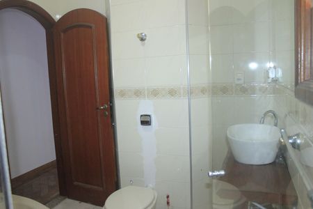 Casa à venda com 278m², 5 quartos e 3 vagasBanheiro da suíte