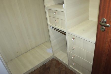 Casa à venda com 278m², 5 quartos e 3 vagasCloset
