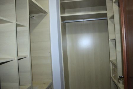 Casa à venda com 278m², 5 quartos e 3 vagasCloset