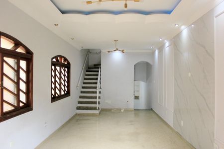 Casa à venda com 278m², 5 quartos e 3 vagasSala