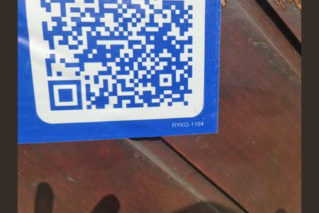 Casa à venda com 278m², 5 quartos e 3 vagasFachada do imóvel com placa QuintoAndar