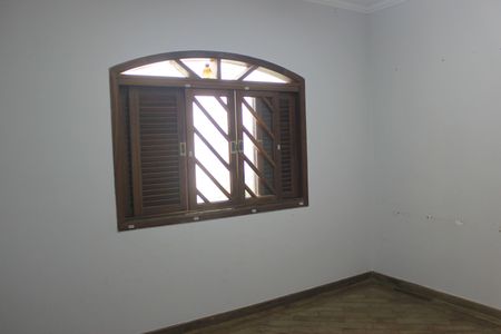 Casa à venda com 278m², 5 quartos e 3 vagasQuarto 2