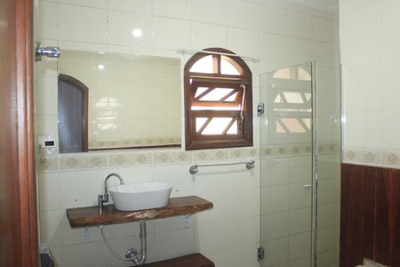 Casa à venda com 278m², 5 quartos e 3 vagasBanheiro da suíte